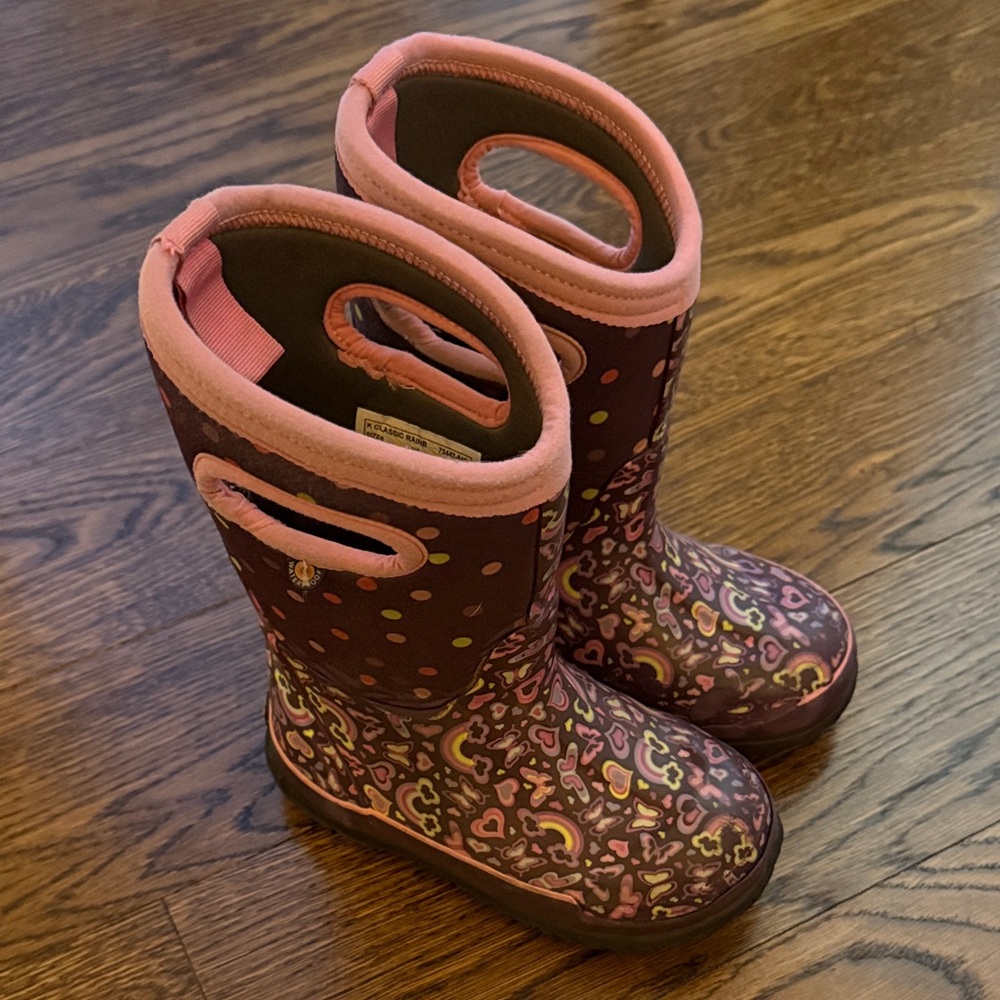 Bogs Kids' Pink and Purple Heart 💜 and Rainbow 🌈 Pattern Boots